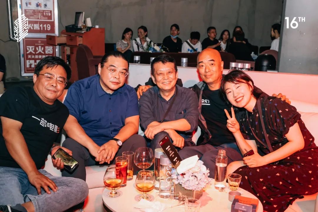 先锋创作荣誉酒会中的桌边互动